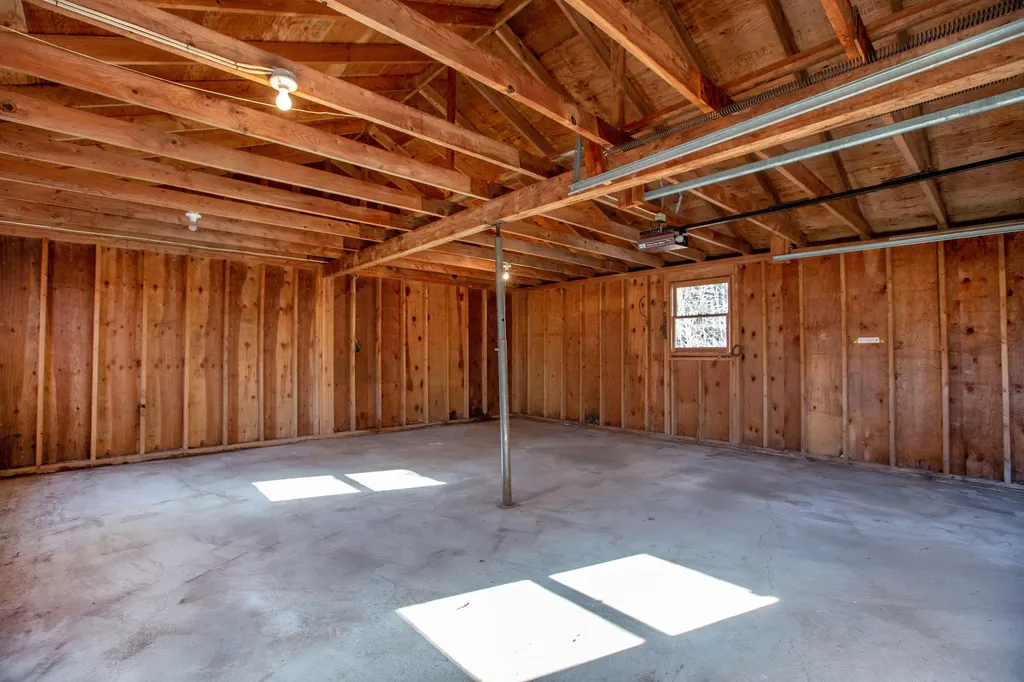18 Wakefield Lane West Gardiner ME 04345
