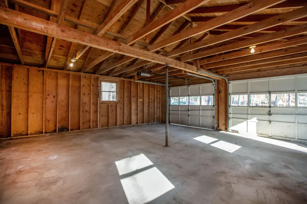 18 Wakefield Lane West Gardiner ME 04345