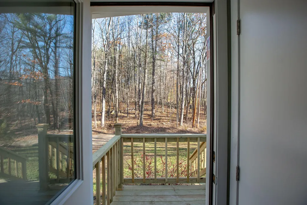 18 Wakefield Lane West Gardiner ME 04345