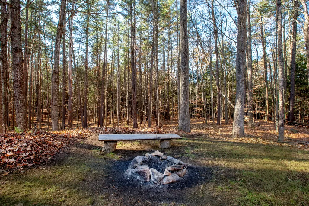 18 Wakefield Lane West Gardiner ME 04345