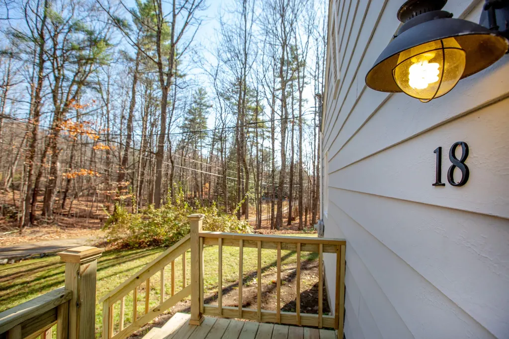 18 Wakefield Lane West Gardiner ME 04345