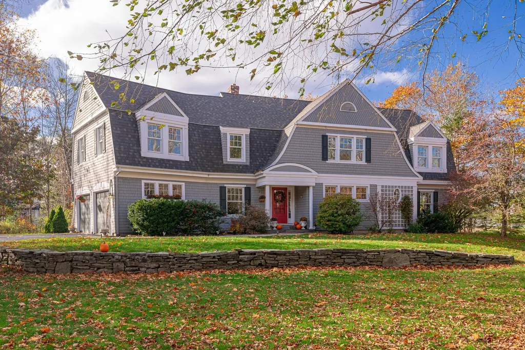 29 Oakmont Drive Falmouth ME 04105