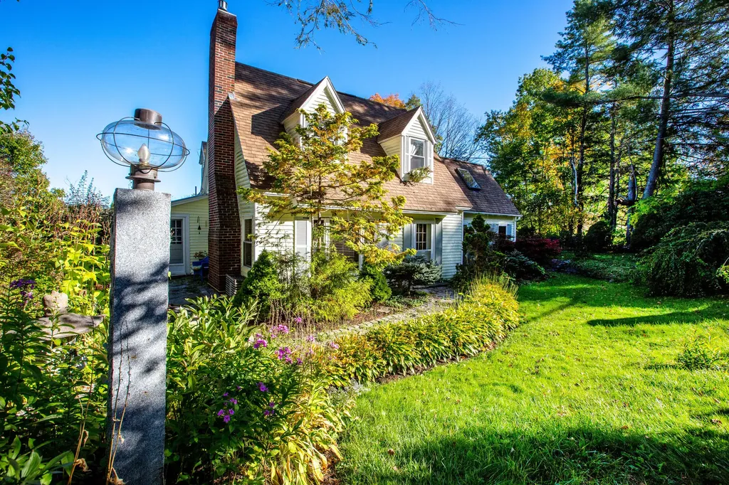 37 Churchill Street Wiscasset ME 04578