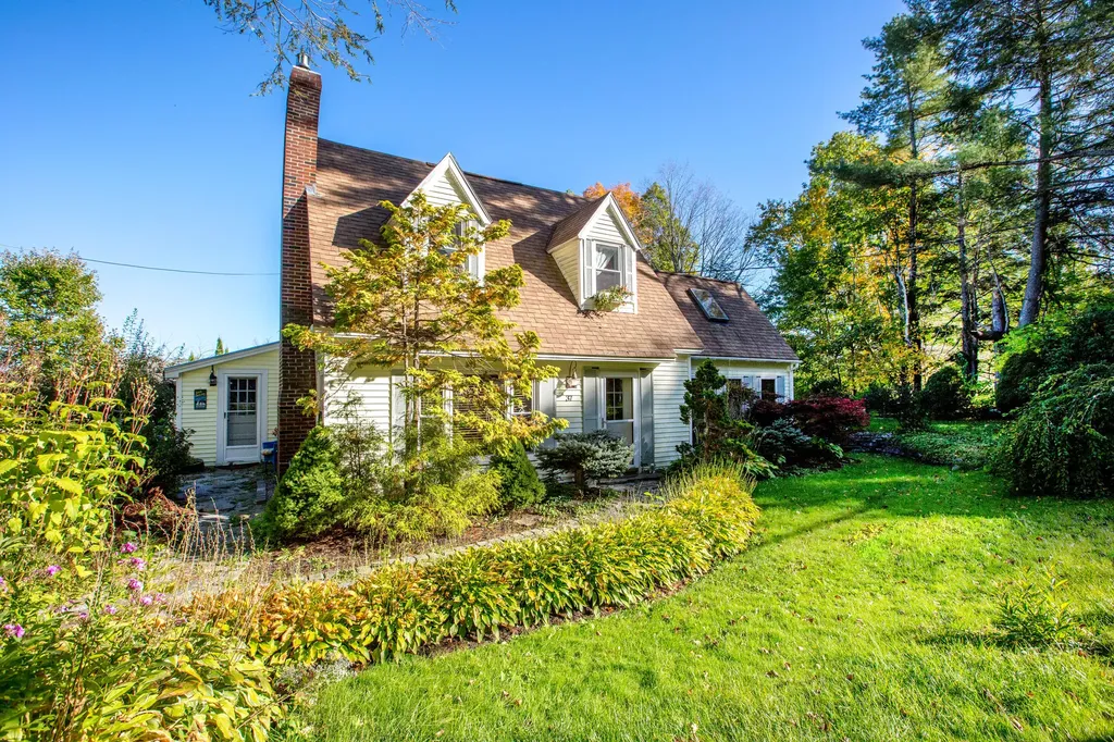 37 Churchill Street Wiscasset ME 04578