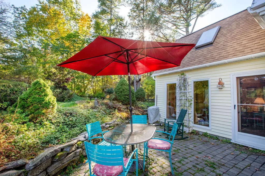 37 Churchill Street Wiscasset ME 04578