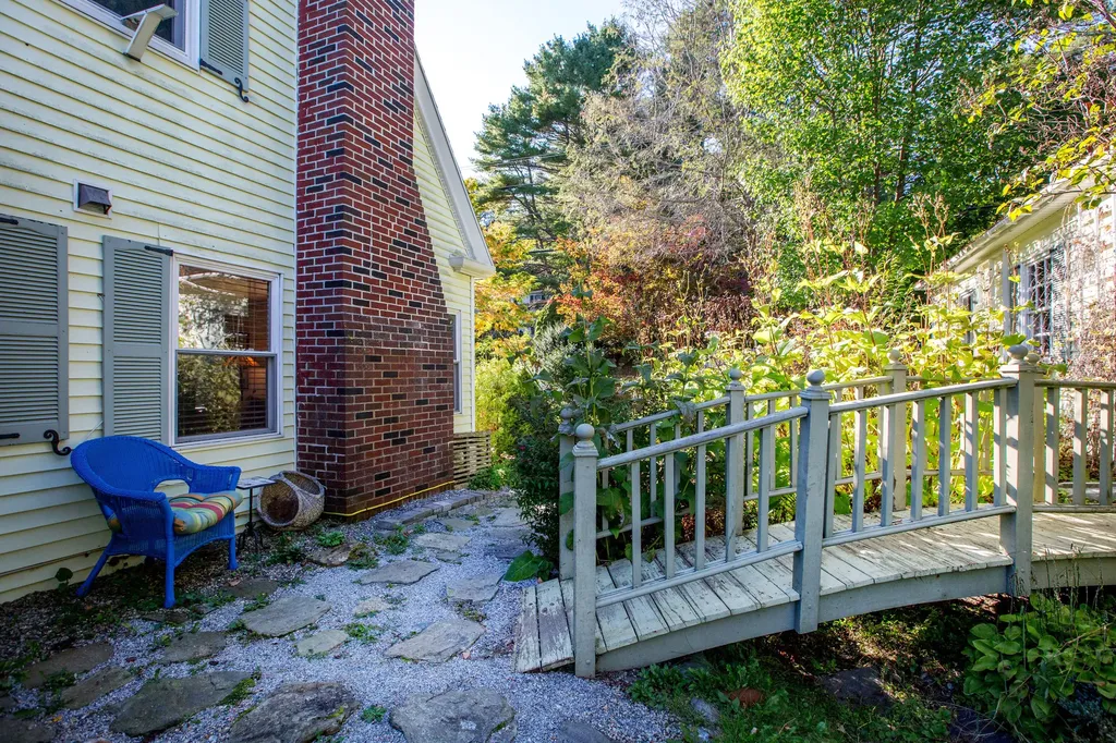 37 Churchill Street Wiscasset ME 04578