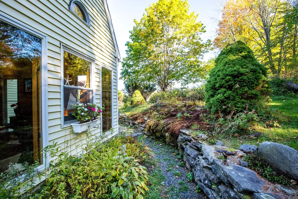 37 Churchill Street Wiscasset ME 04578