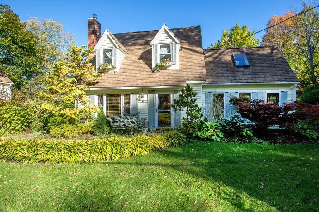 37 Churchill Street Wiscasset ME 04578
