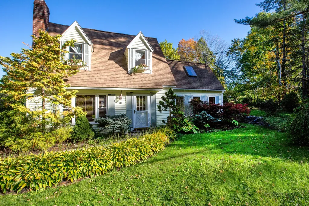 37 Churchill Street Wiscasset ME 04578