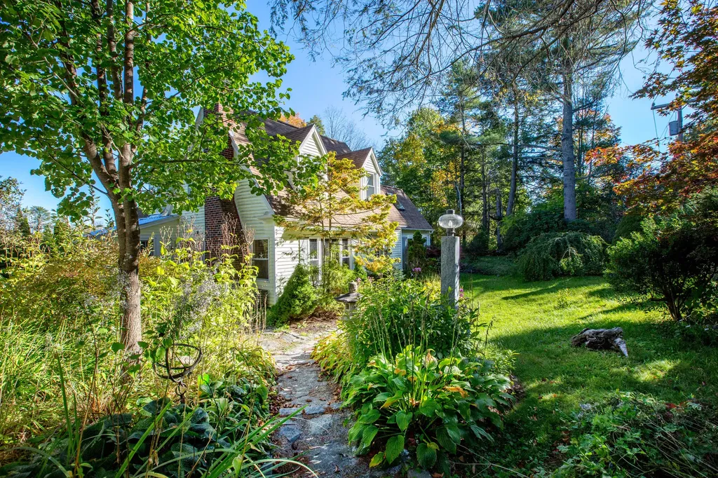 37 Churchill Street Wiscasset ME 04578