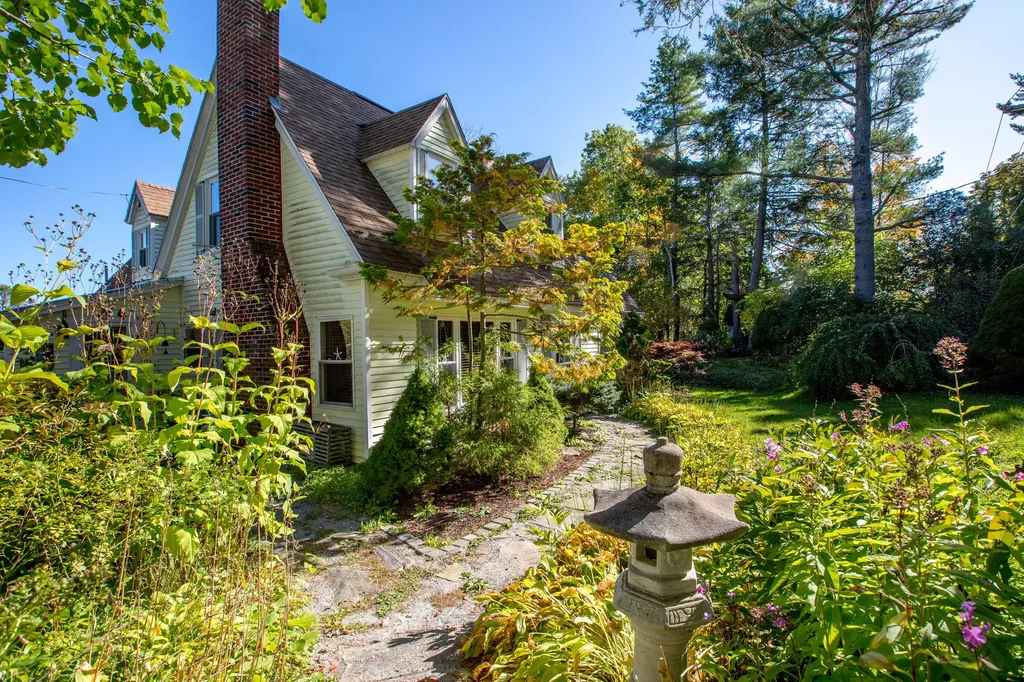 37 Churchill Street Wiscasset ME 04578