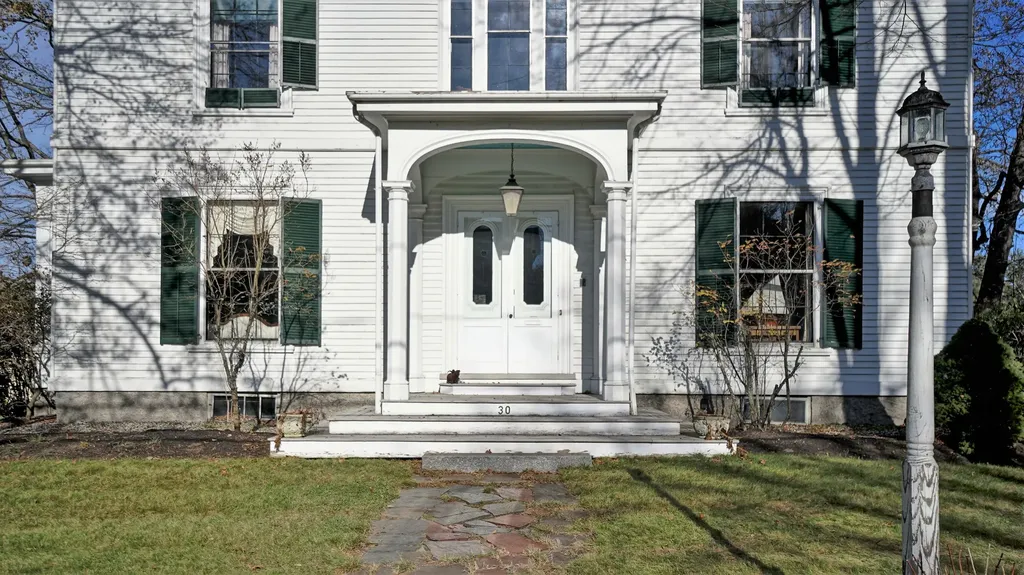 30 Summer Street Kennebunk ME 04043