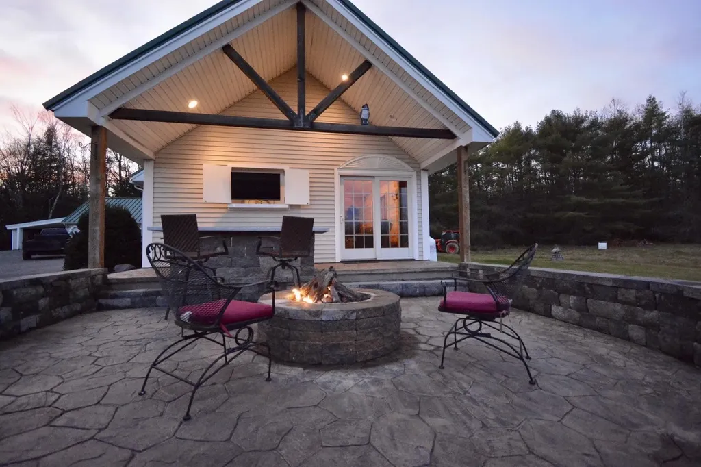 486 Hampden Road Carmel ME 04419
