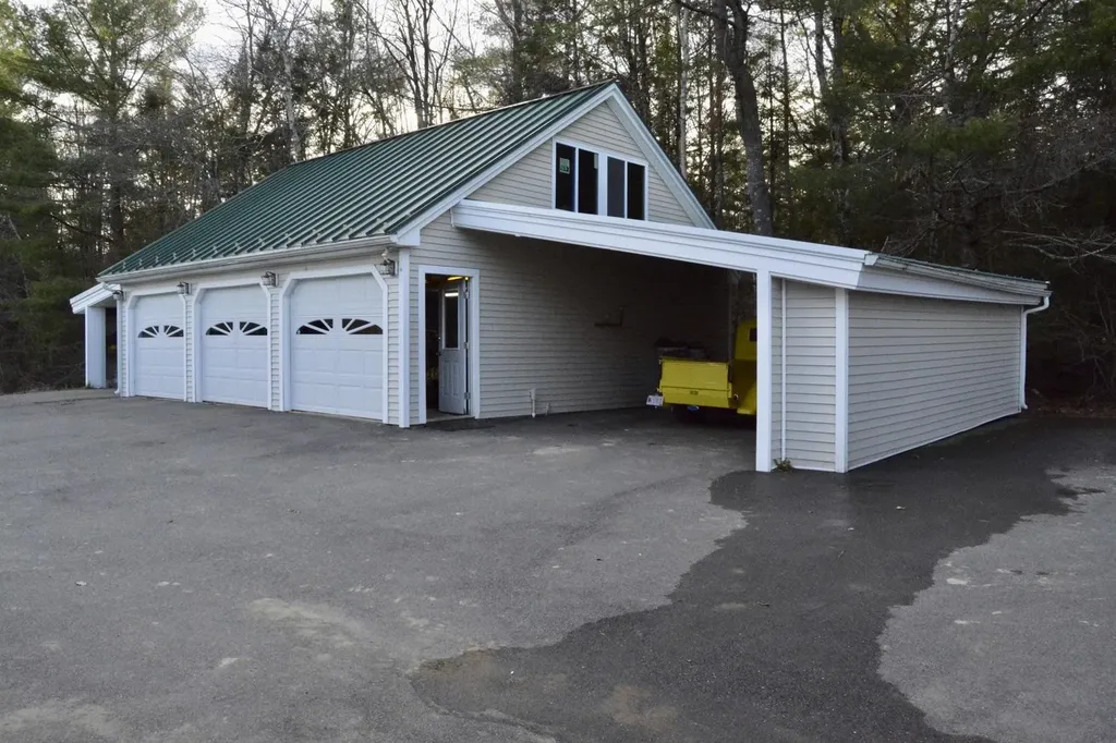 486 Hampden Road Carmel ME 04419