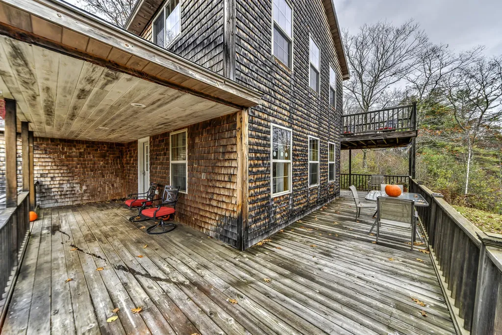 8 Clarks Point Road Wiscasset ME 04578