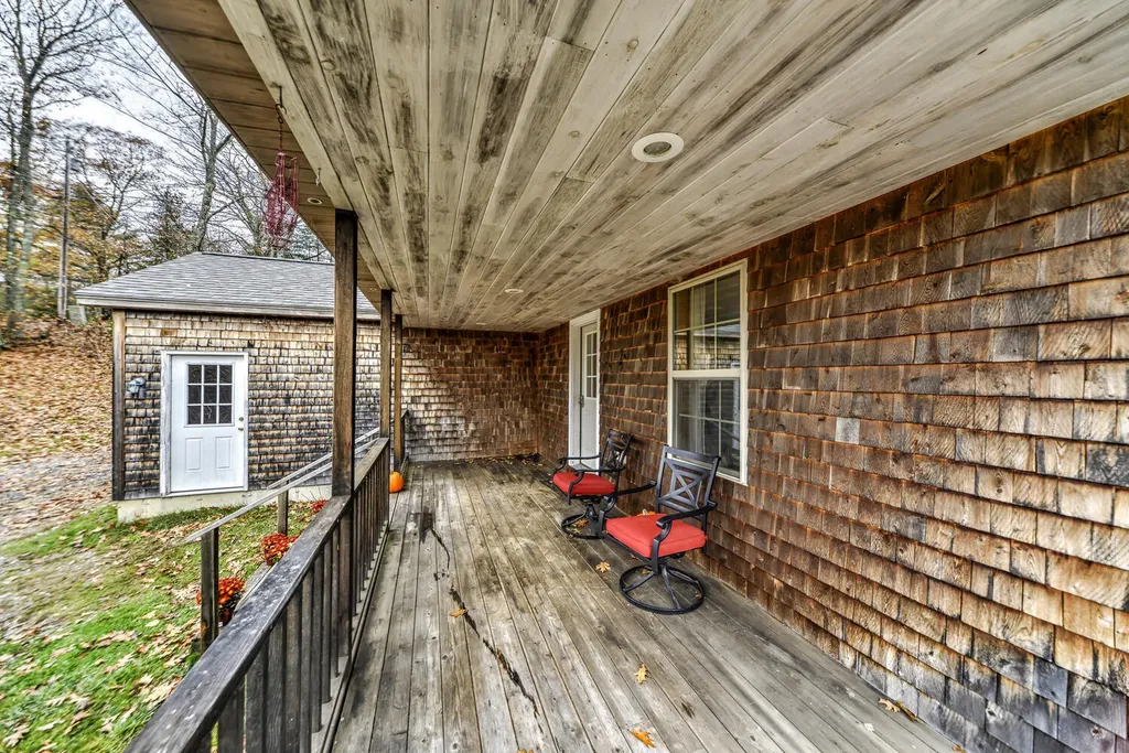 8 Clarks Point Road Wiscasset ME 04578