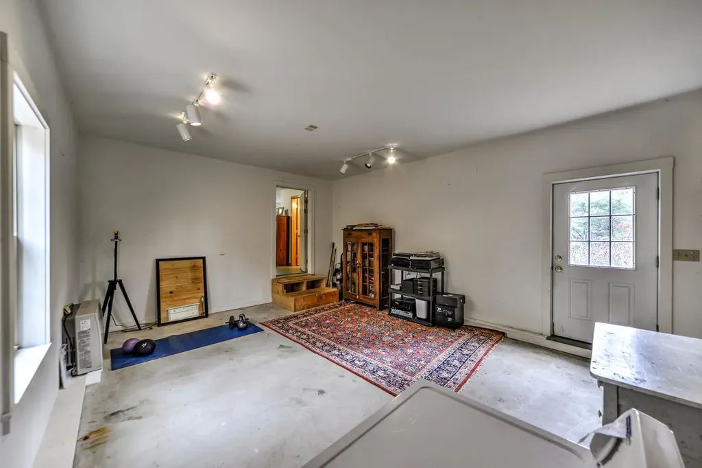 8 Clarks Point Road Wiscasset ME 04578