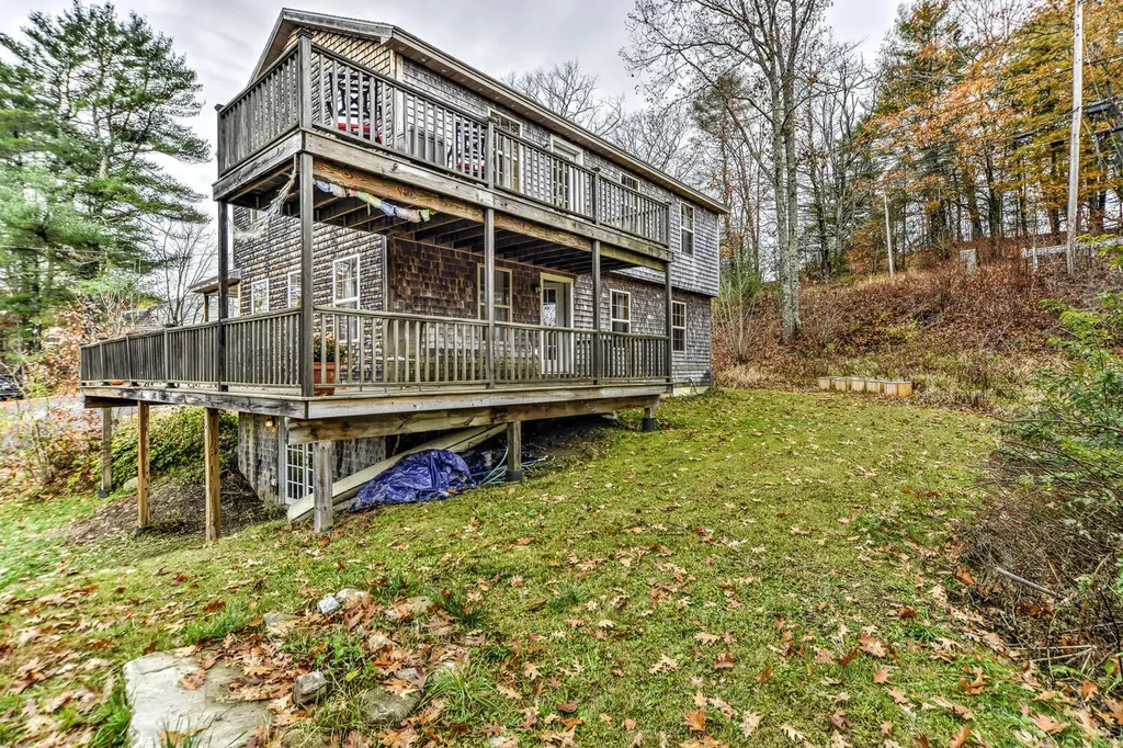 8 Clarks Point Road Wiscasset ME 04578