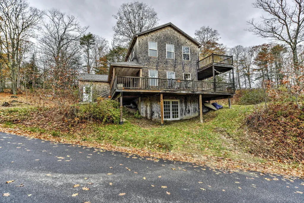 8 Clarks Point Road Wiscasset ME 04578