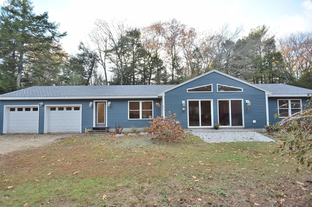 35 Halls Way Raymond ME 04071