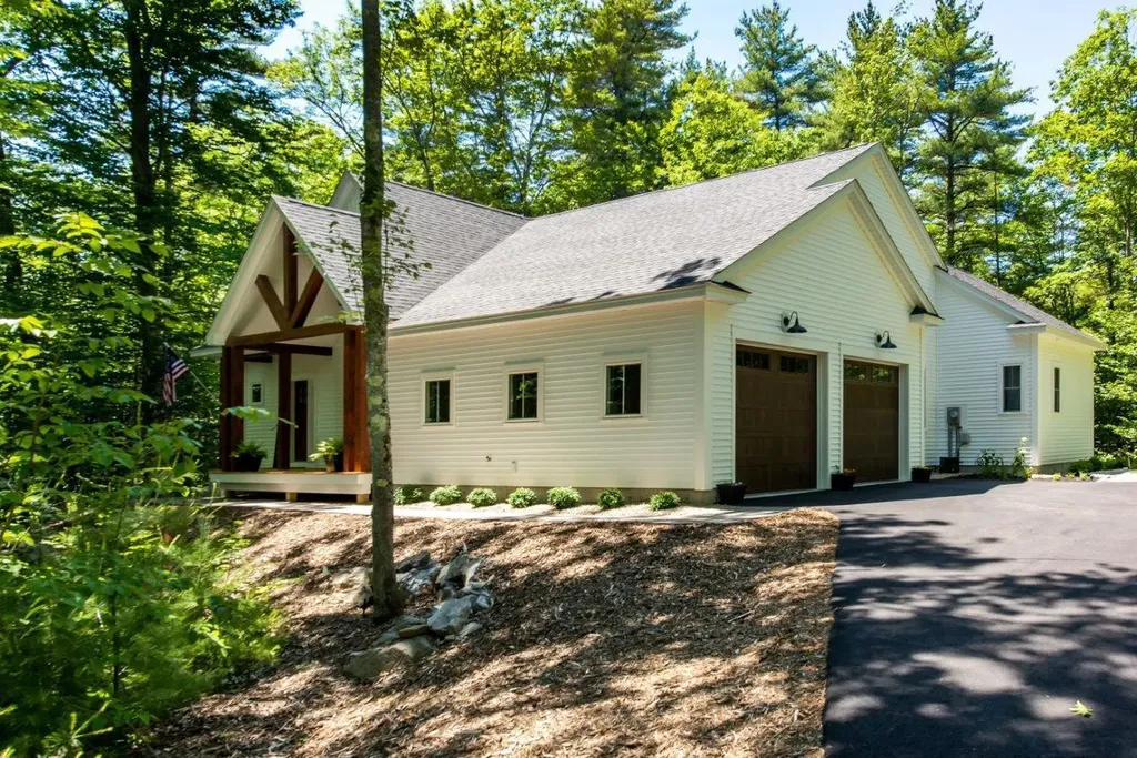 18 Applewood Way Kittery ME 03904
