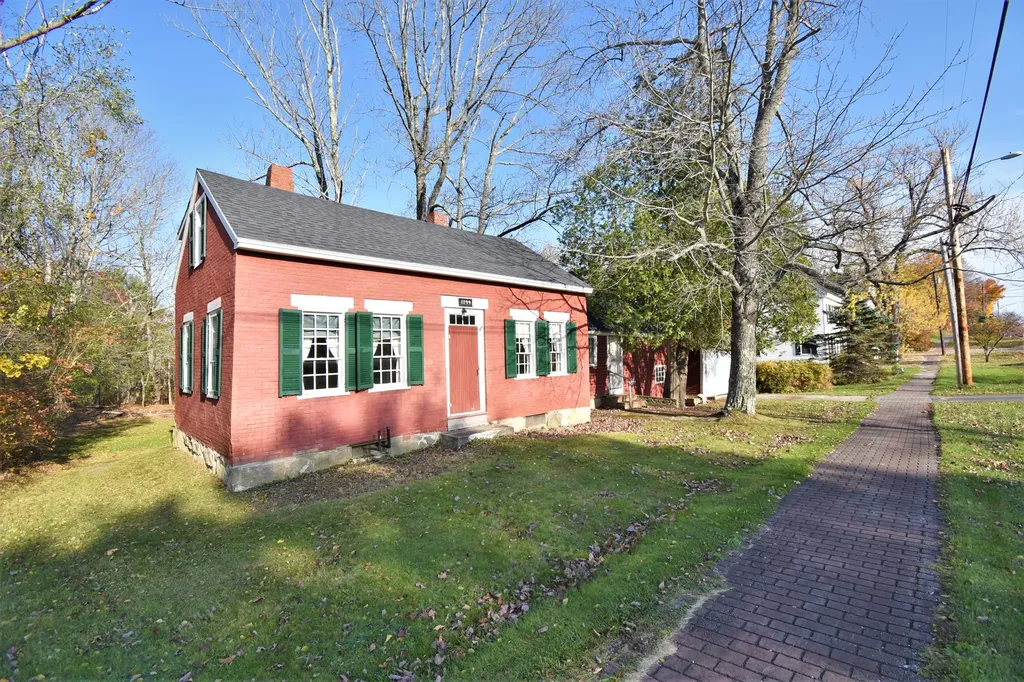 41 Washington Street Wiscasset ME 04578
