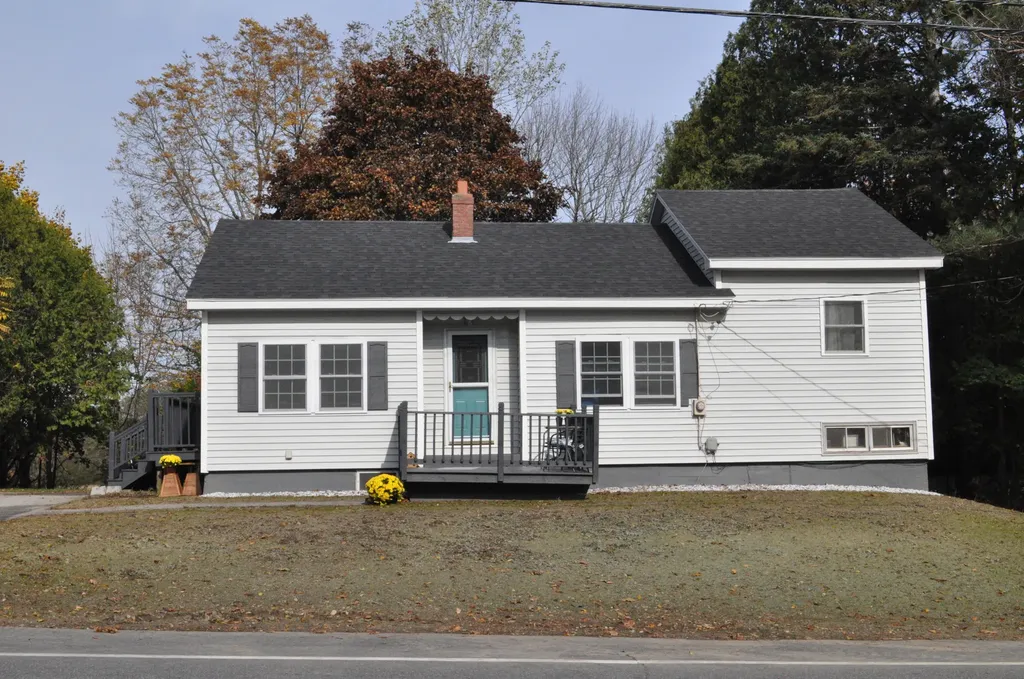 16 Kennebec Road Hampden ME 04444