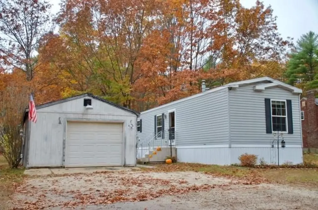 22 Bonny Eagle Boulevard Buxton ME 04093