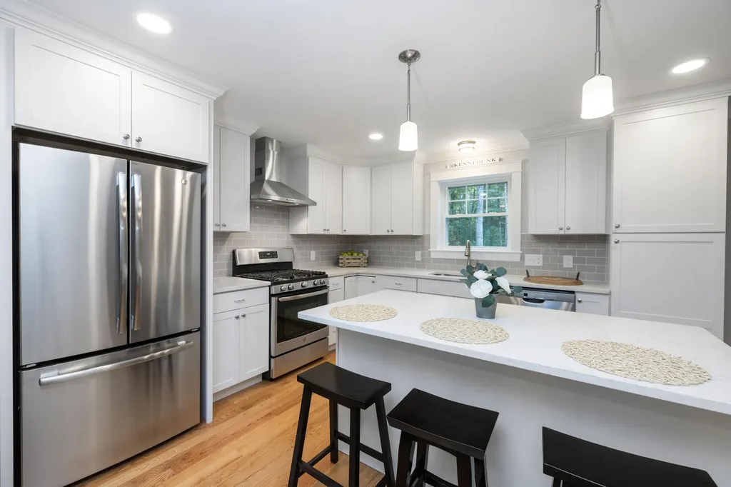 27 Webhannet Place Kennebunk ME 04043