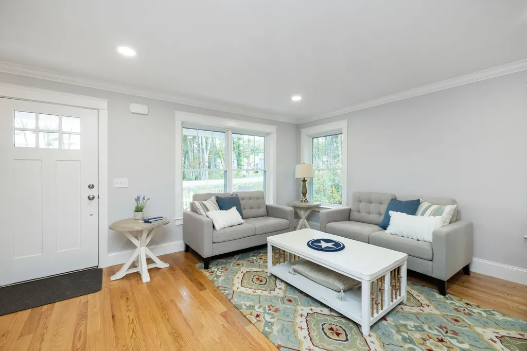 27 Webhannet Place Kennebunk ME 04043