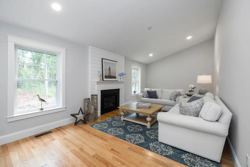 27 Webhannet Place Kennebunk ME 04043