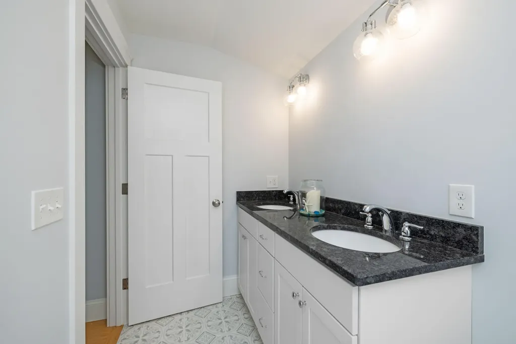 27 Webhannet Place Kennebunk ME 04043