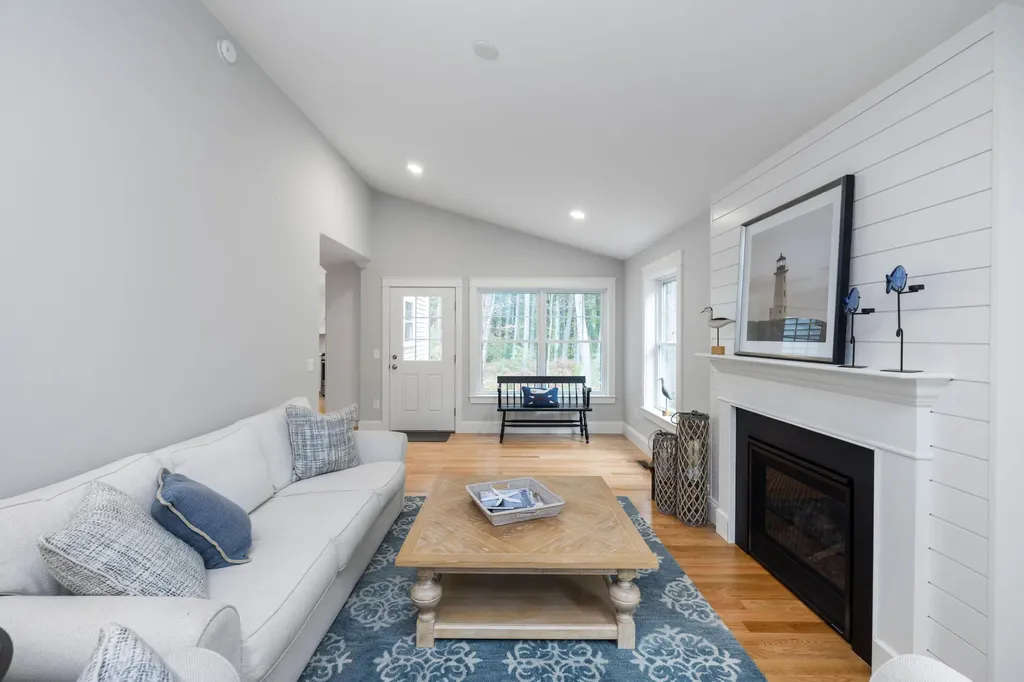 27 Webhannet Place Kennebunk ME 04043