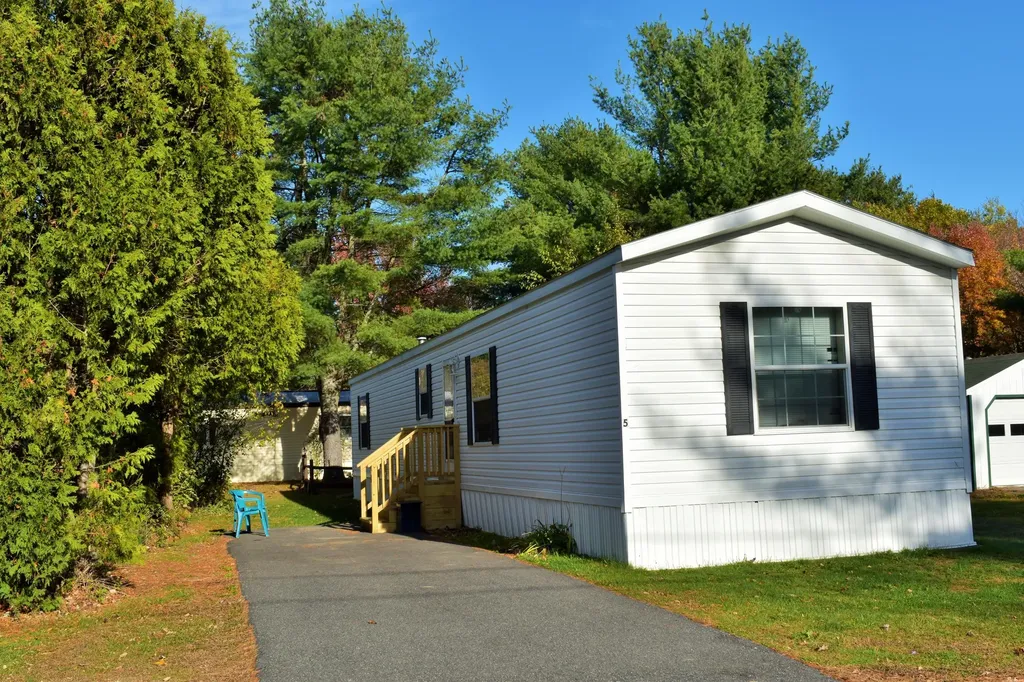 5 Karen Street Palmyra ME 04965