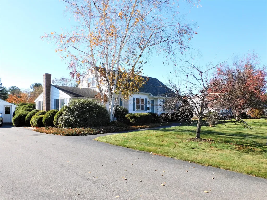 81 Birchwood Boulevard Brewer ME 04412