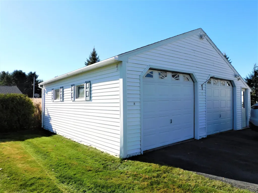 81 Birchwood Boulevard Brewer ME 04412