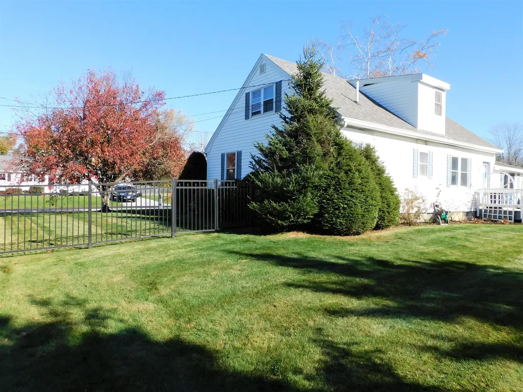 81 Birchwood Boulevard Brewer ME 04412