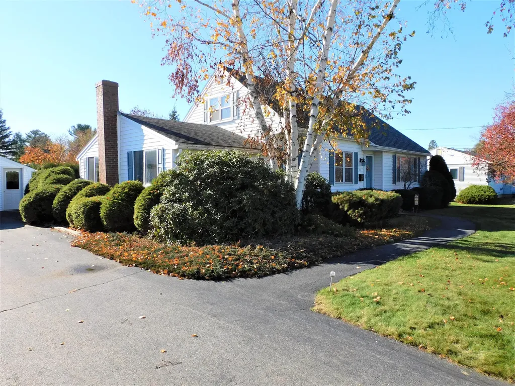 81 Birchwood Boulevard Brewer ME 04412