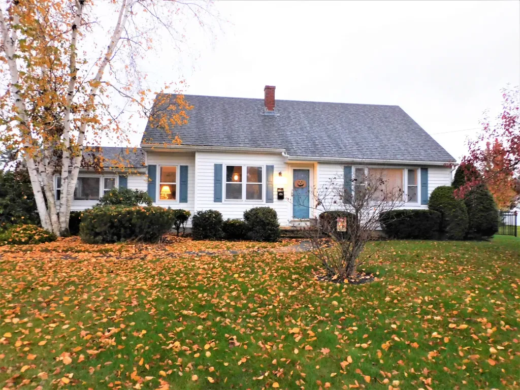 81 Birchwood Boulevard Brewer ME 04412