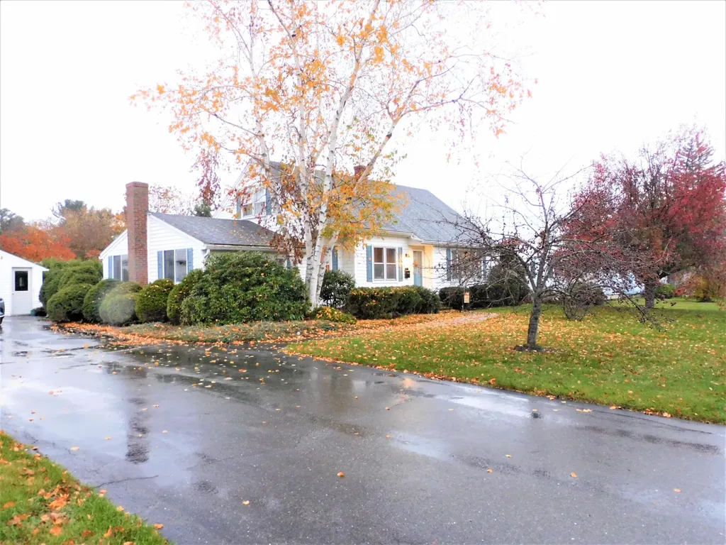 81 Birchwood Boulevard Brewer ME 04412