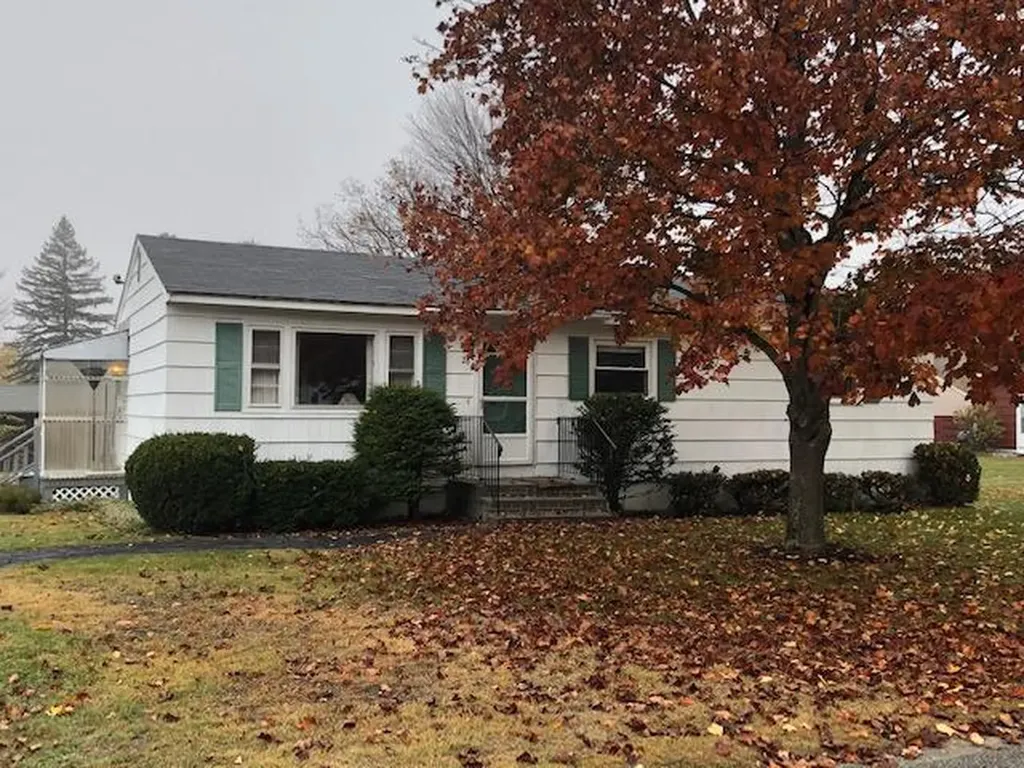 26 Theresa Avenue Lewiston ME 04240
