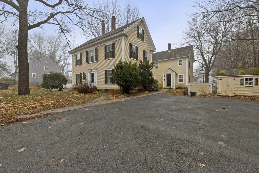 28-26 Woodlawn Avenue Kittery ME 03904