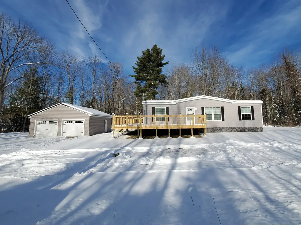 321 Lakeview Road Glenburn ME 04401
