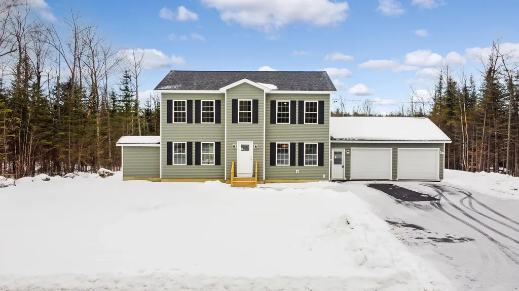 11 Angel Circle Sidney ME 04330