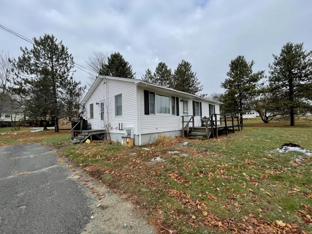 10 Jewell Street Lincoln ME 04457