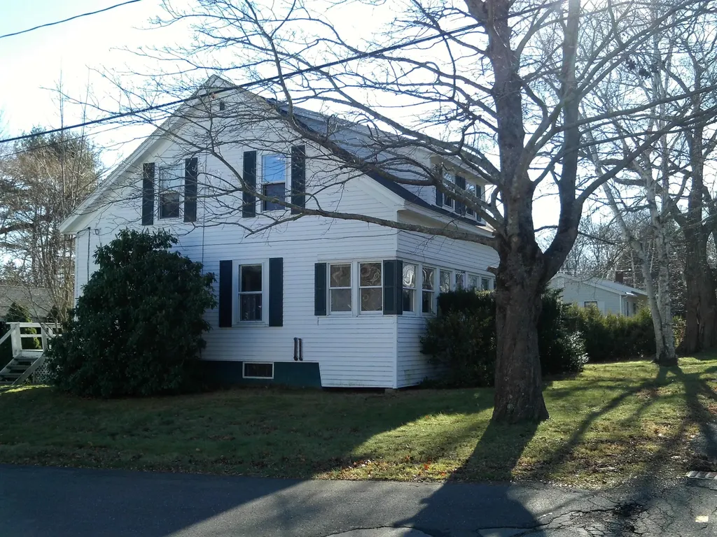 11 Rawson Avenue Camden ME 04843