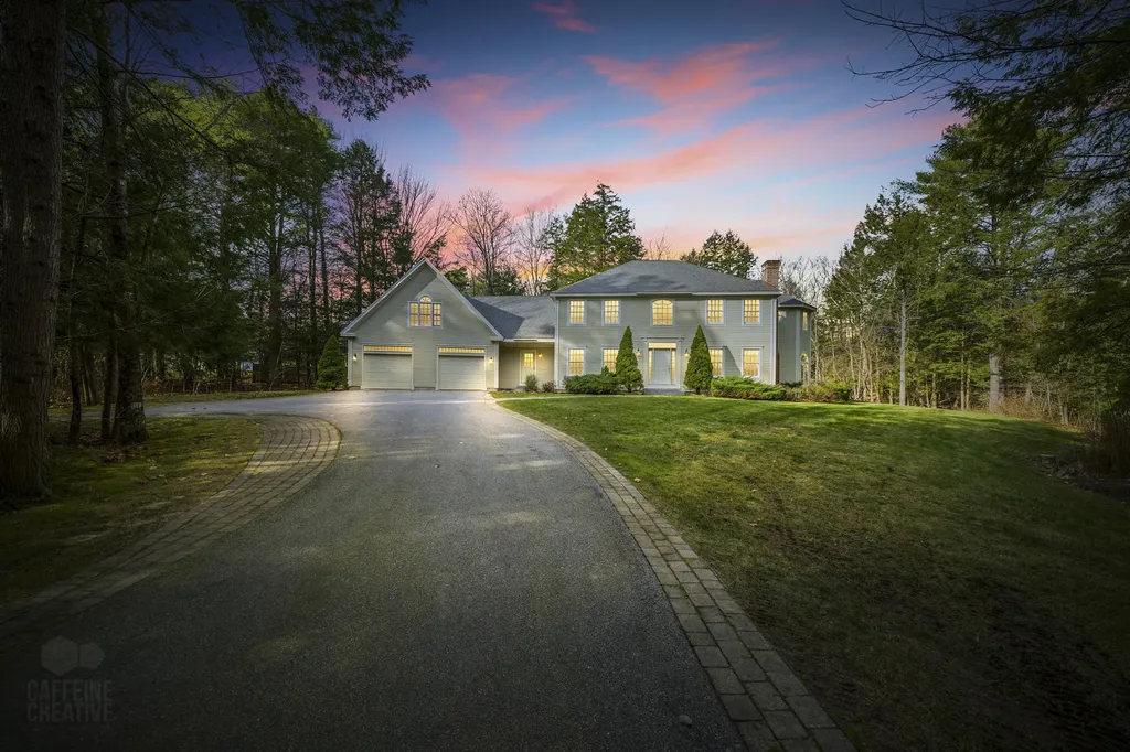10 Mackenzie Lane Falmouth ME 04105