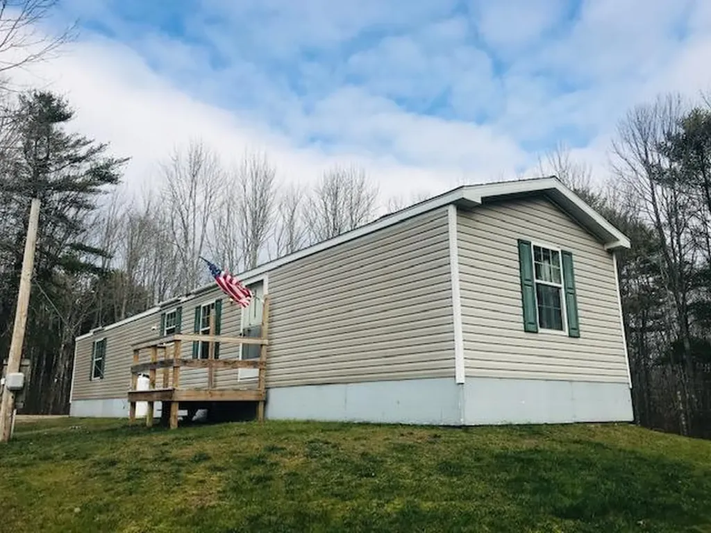 19 Gardiner Road Dresden ME 04342
