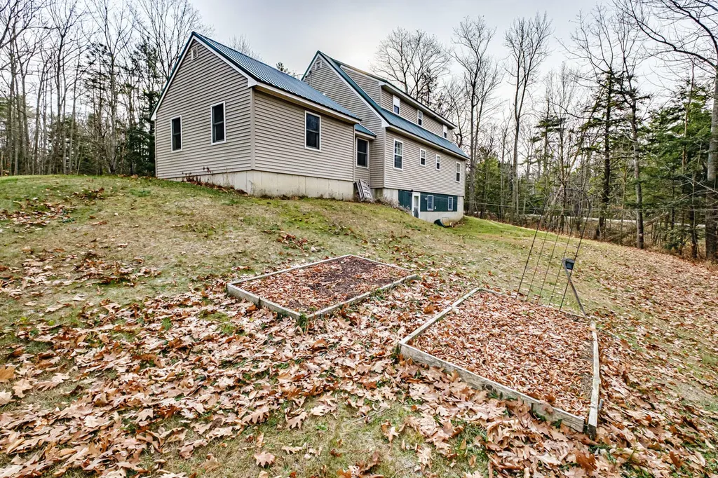 16 The Woods Road Union ME 04862