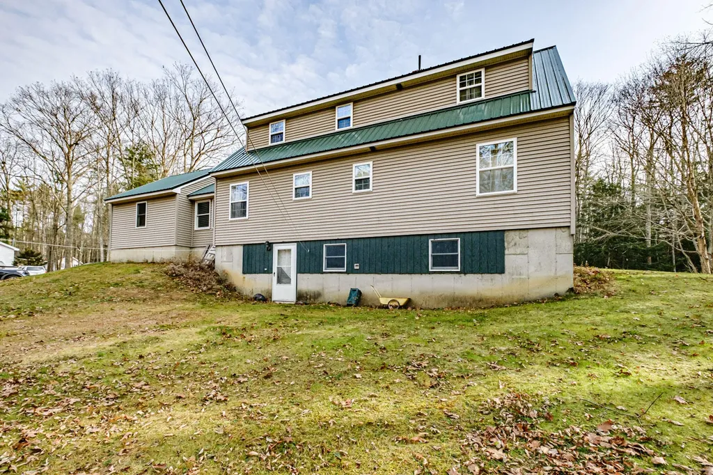 16 The Woods Road Union ME 04862